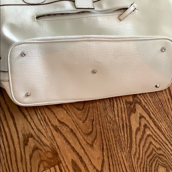 Guess purse - Picture 4 of 6